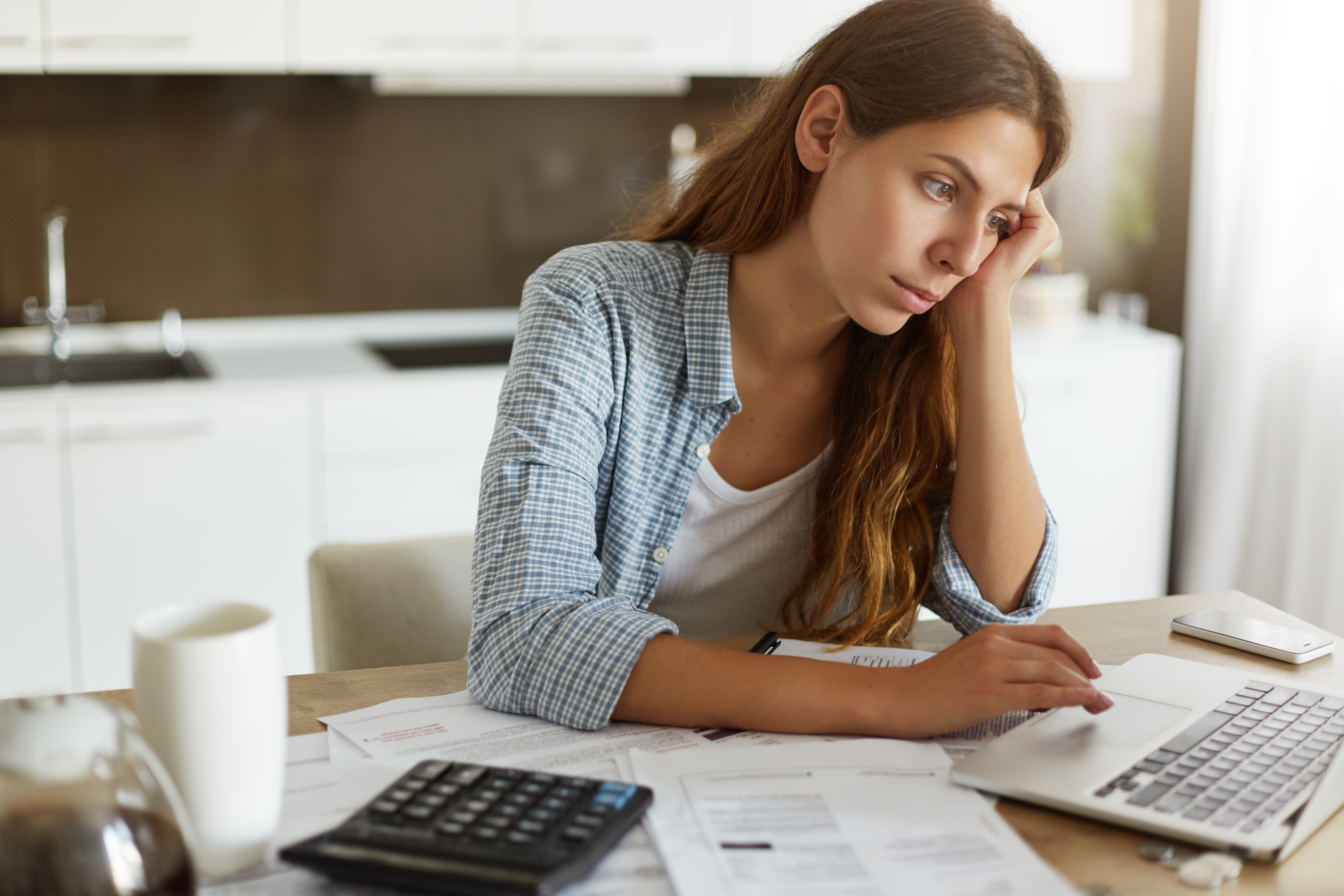 Troppi debiti? È possibile ripartire: cosa fare e quali possibilità valutare